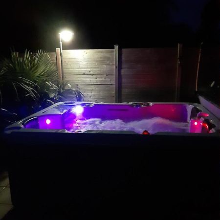 chambre et jacuzzi au nuit étoile 4km a la plage Bed and Breakfast Pleuven Exterior foto